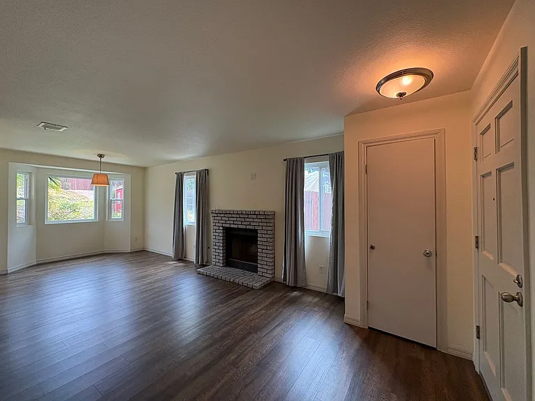2104 N Mammoth Pl — Photo 4