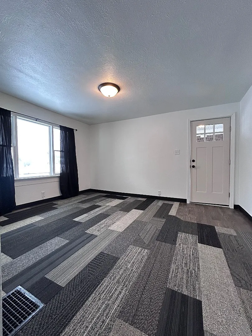 420 N Main St — Photo 2