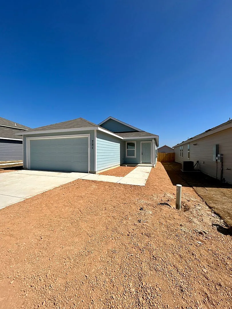 Welcome to your new home in Steelwood Trails, New Braunfels! — Photo 1