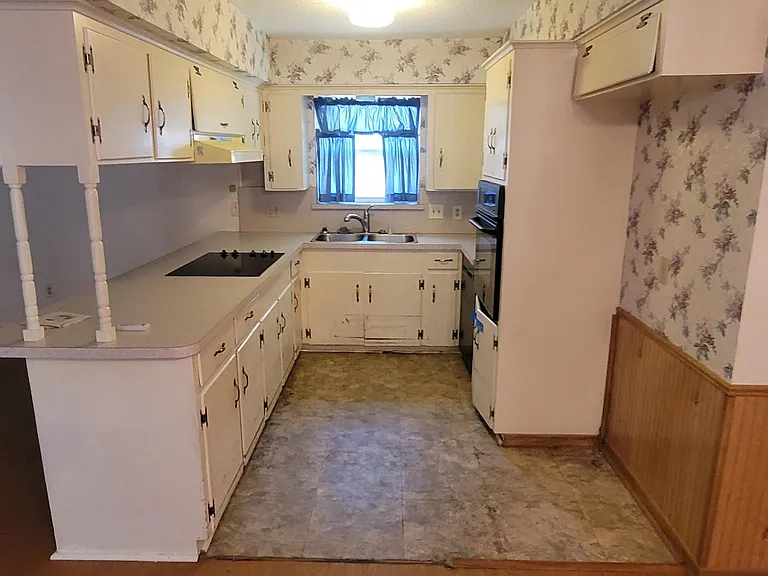 1621 Finley Rd — Photo 6