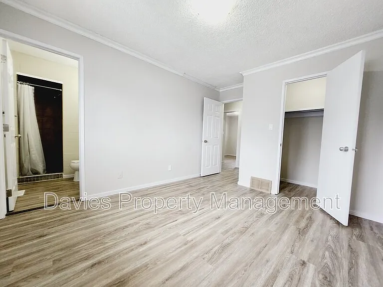 3432 42nd St NW — Photo 9