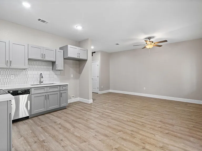 5423 Bacher St #B — Photo 12