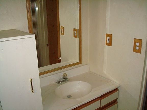 3rd image of 724 1/2 Grand Ave