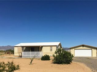 642 S Davis Rd, Golden Valley, AZ 86413