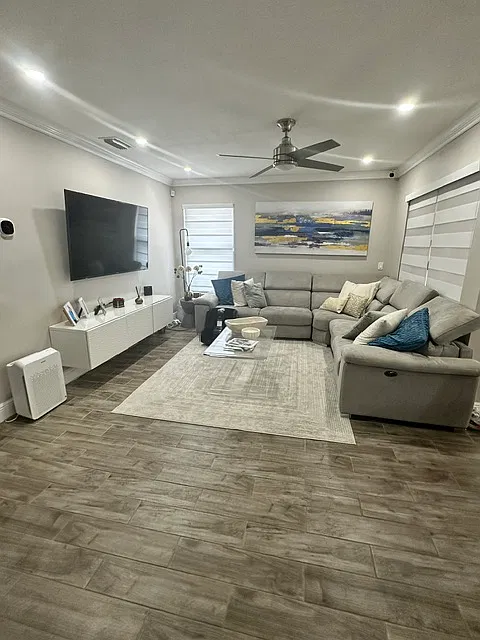 2 bed, 885 sqft, $3,000 — Photo 3
