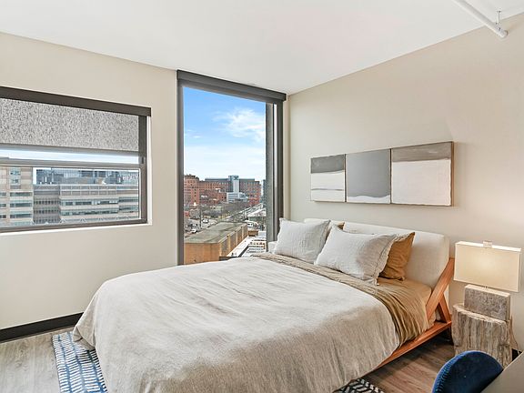 4th image of 1922 W Ogden Ave #3/2