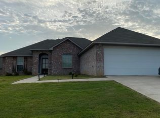 213 Longfellow Cv, Byram, MS 39272