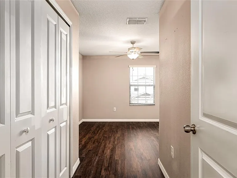 724 Royal Empress Dr — Photo 18