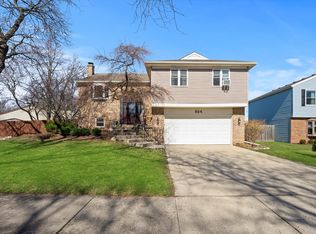 824 W Appletree Ln, Bartlett, IL 60103