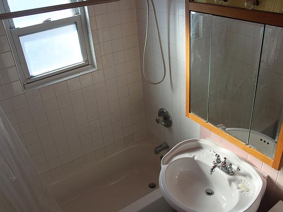 5th image of 1909 Douglas St #2S