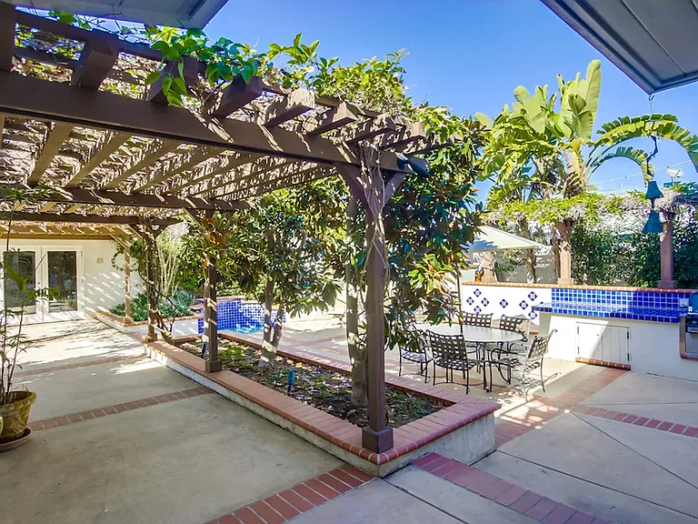 250 Soledad Place — Photo 38