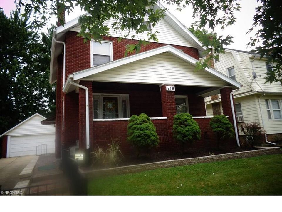 1st image of 216 Lowell Ave NE