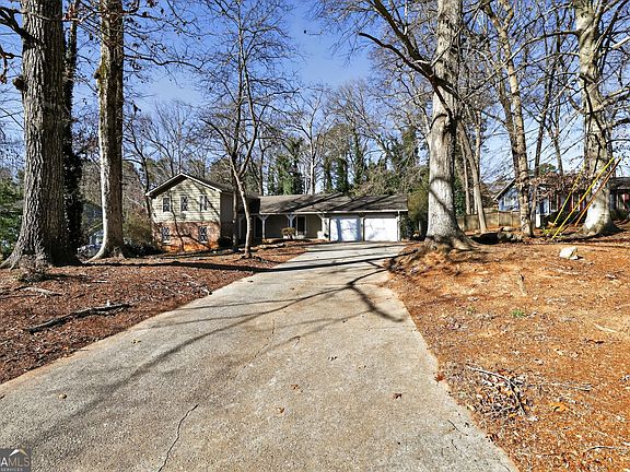 3rd image of 551 Hickory Hills Ct