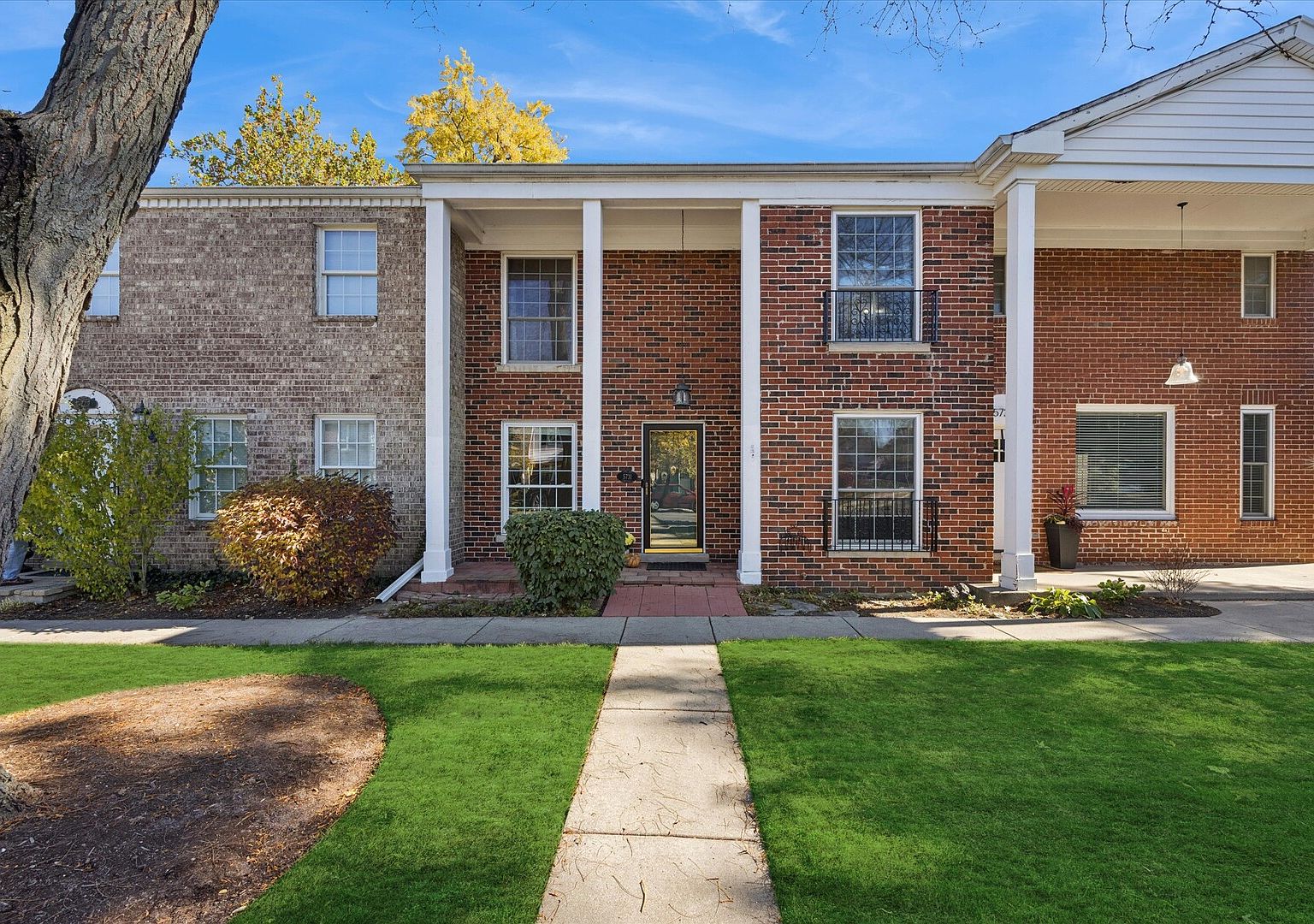 5731 Sutton Pl, Hinsdale, IL 60521 | MLS #12508677 | Zillow