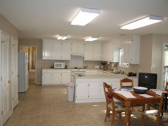 2nd image of 143 Williamstown Dr
