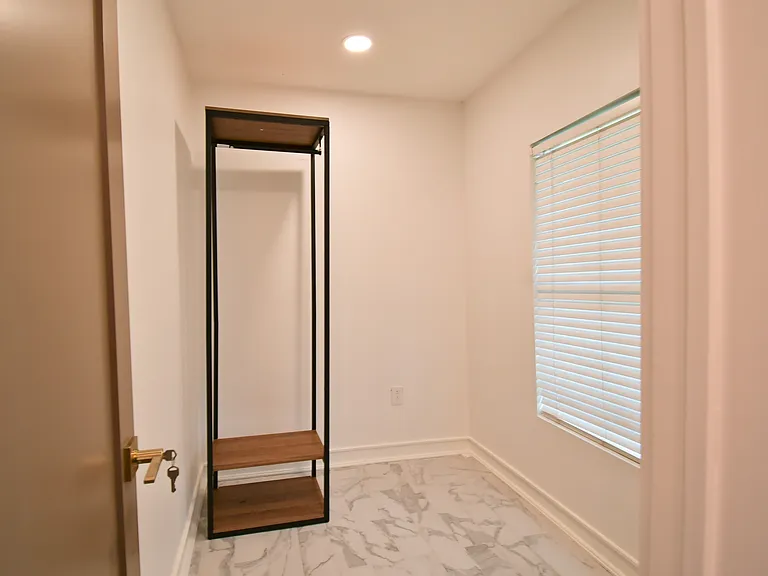 1403 Munger St — Photo 8