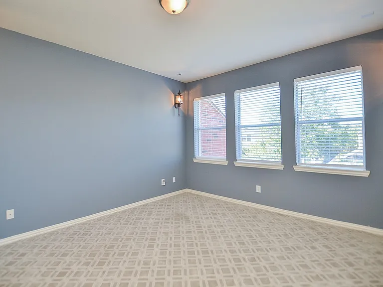 4315 Village Forest Dr — Photo 32