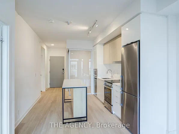 30 Upper Mall Way #1108, Vaughan, ON L4J 0L7