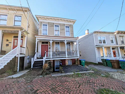 2115 E Marshall St #B Photo 1