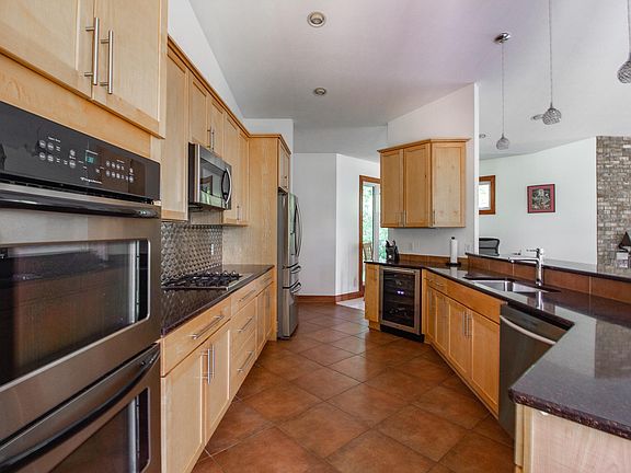 5th image of 305 Jodie Ct