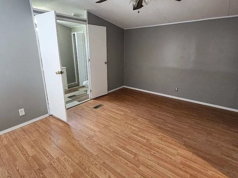 2815 Carver Ave — Photo 6