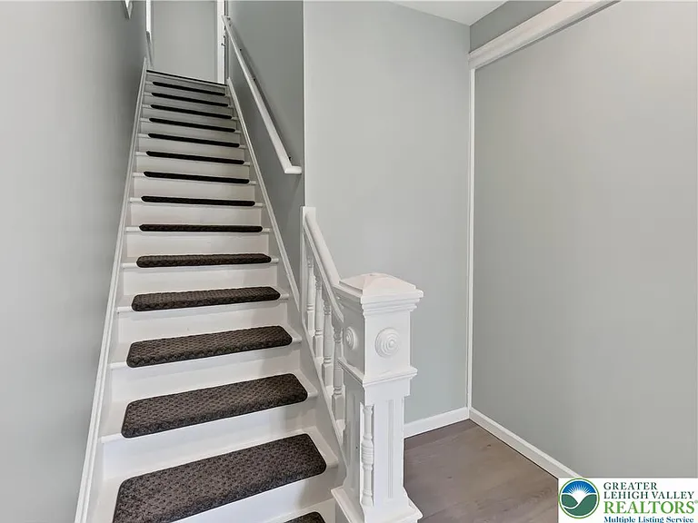 411 Main St #2 — Photo 4