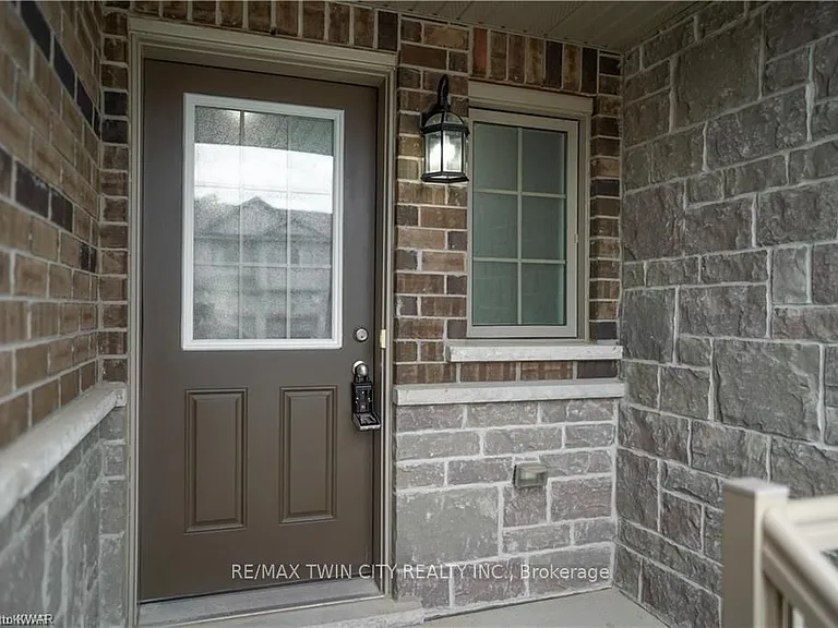 76 Meadowridge St — Photo 5