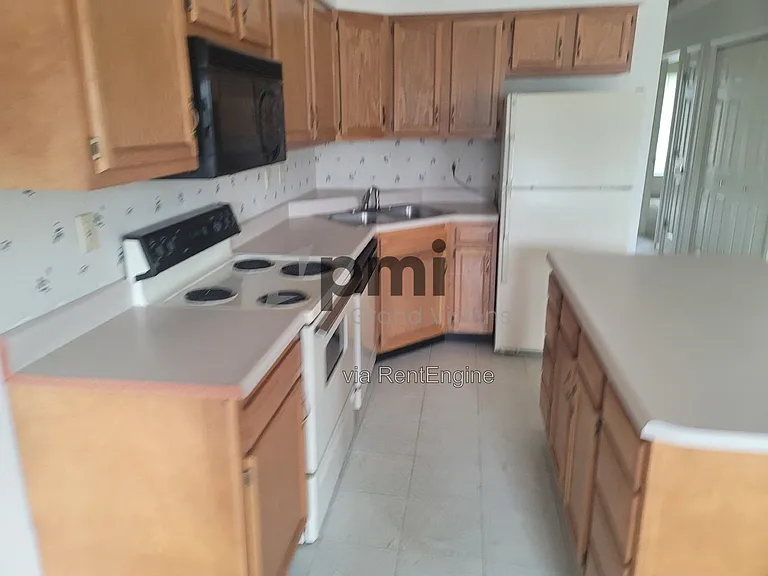 1306 Arthur Ave #9 — Photo 2