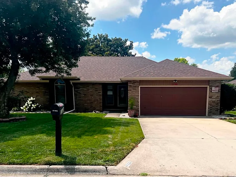 1120 W Maplewood St — Photo 1