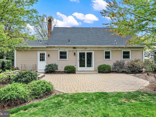 521 Hummingbird Dr, Lititz, PA 17543