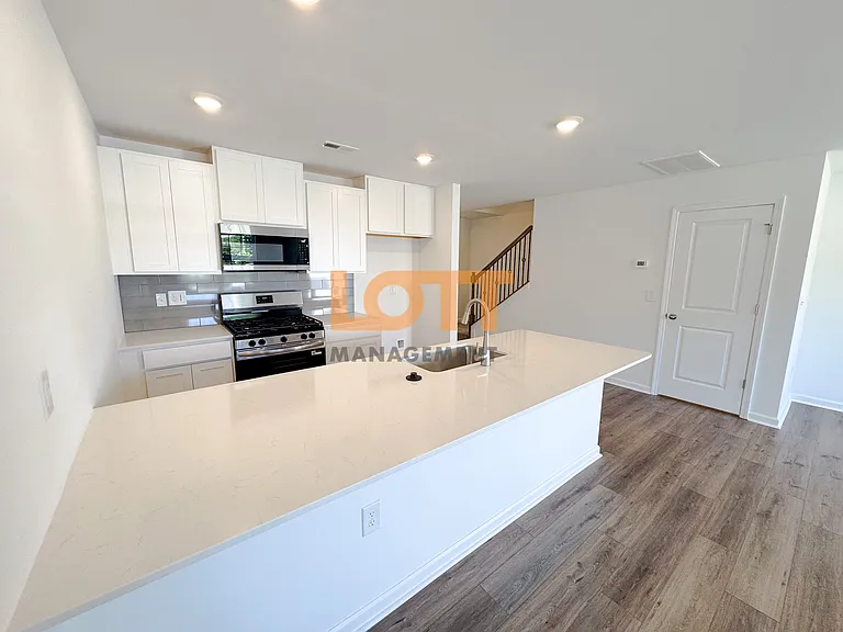 202 Hunthill Rd — Photo 8