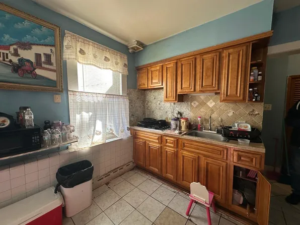 1014 Grand Avenue image 3 of 21