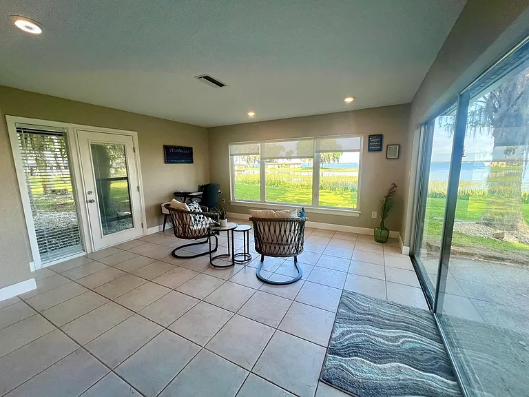 33911 Shady Acres Rd — Photo 17