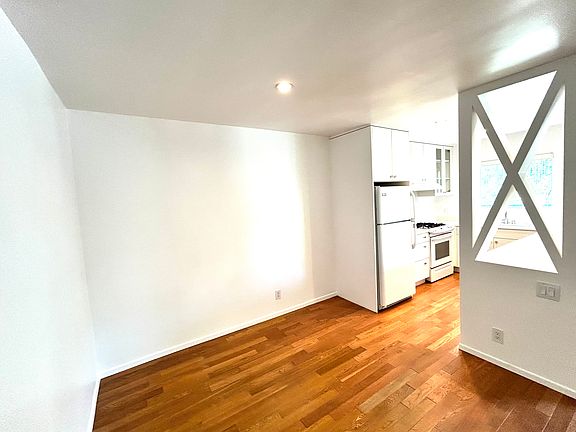 3rd image of 1346 N Laurel Ave APT 101