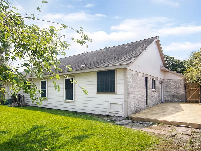 2319 Anthony Ln — Photo 22