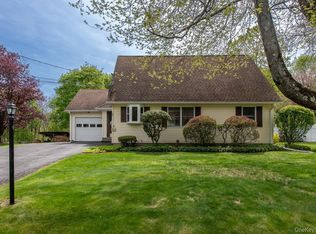34 Appletree Dr, Rhinebeck, NY 12572