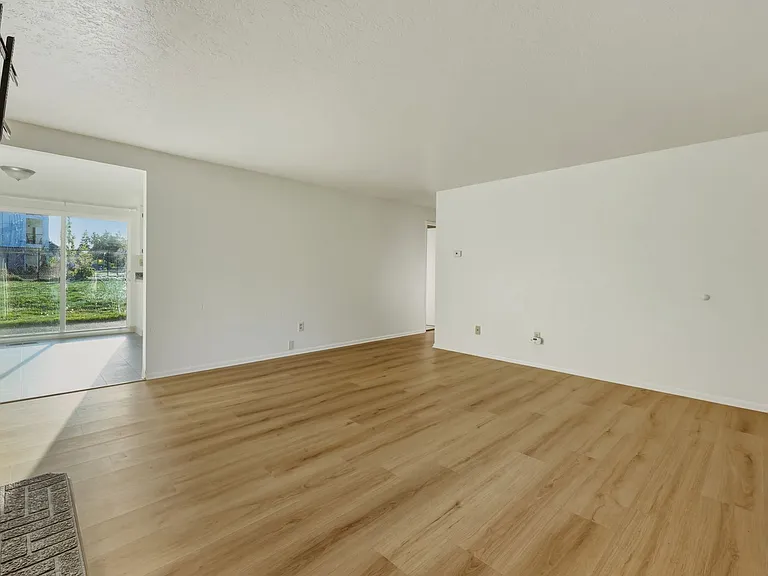 333 Choker St SE #B — Photo 6