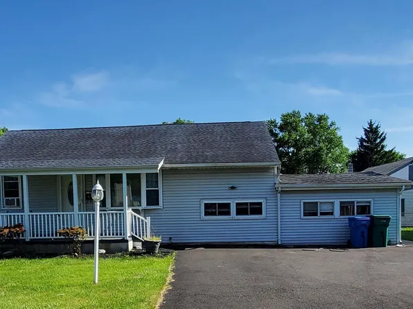 102 Green Lynne Dr, Levittown, PA 19057