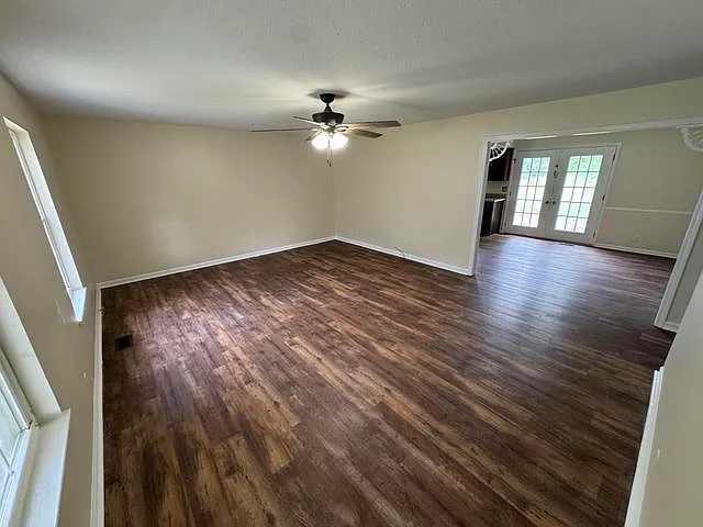 Building Photo - 600 Pine Oaks Dr