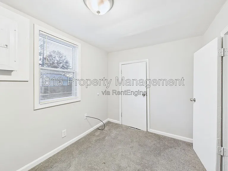 126 S Village Ter — Photo 20