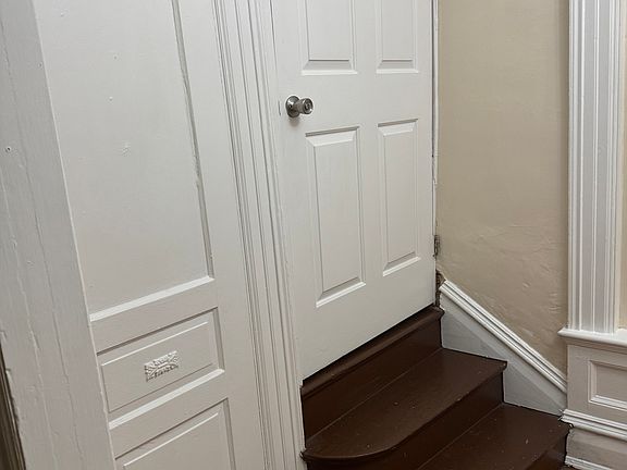 4th image of 542 W Lemon St #1
