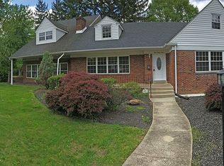 494 Paxon Hollow Rd, Broomall, PA 19008