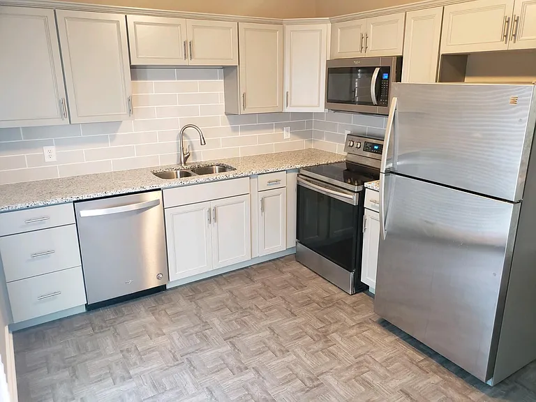 2321 Kimberly Dr — Photo 3
