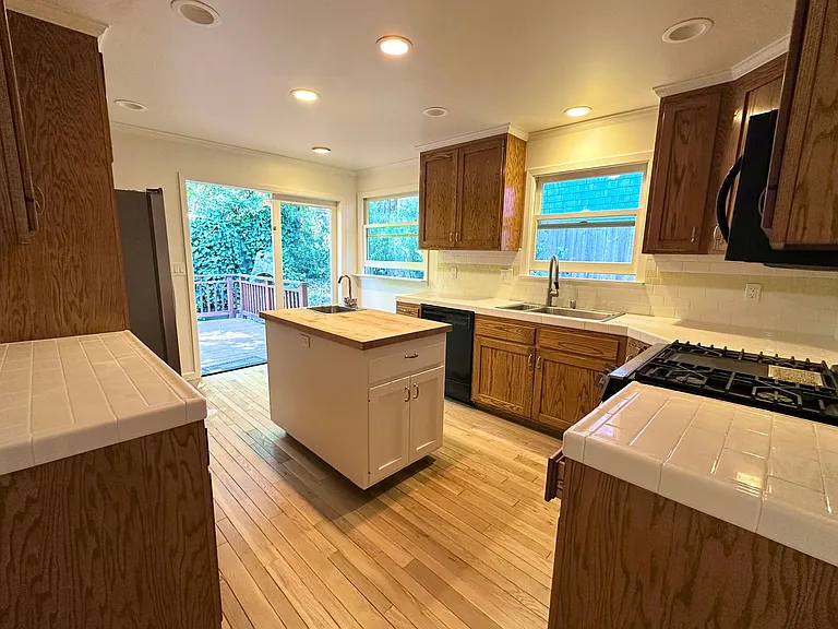 9 Bungalow Ave — Photo 10