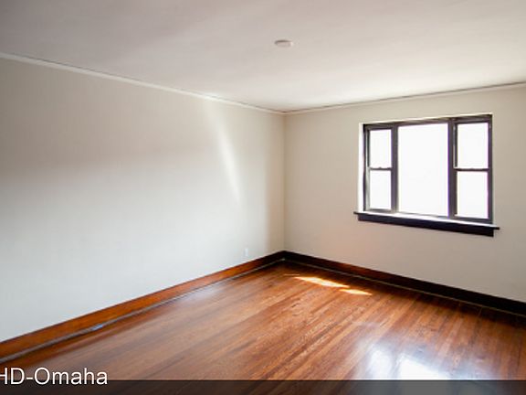 5th image of 3304 Burt St #3