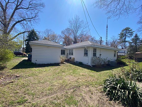 3rd image of 1568 Winchester Dr