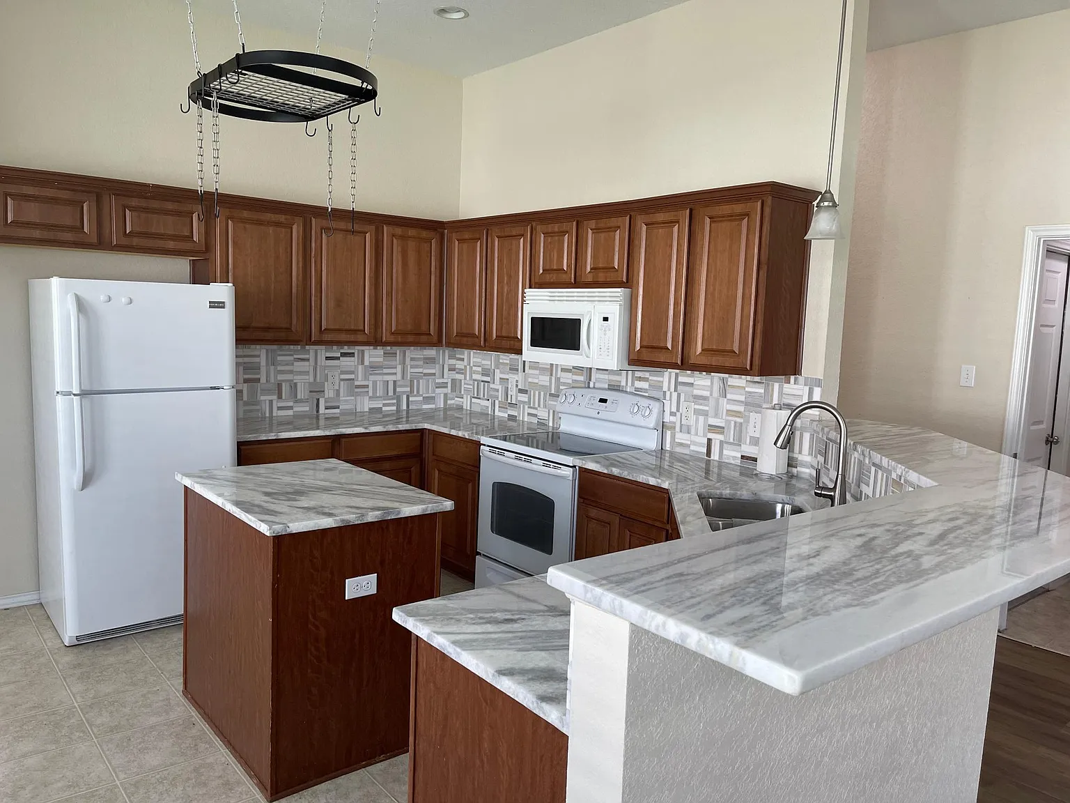 3 bed, 1706 sqft, $1,745 — Photo 4