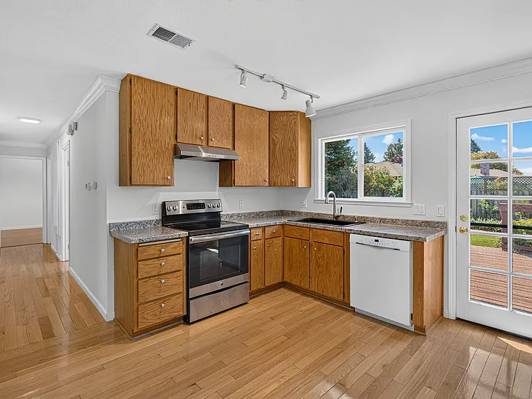 2020 Rivera Dr — Photo 10