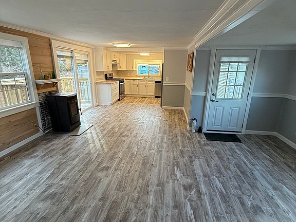 5th image of 10 Willow Cir