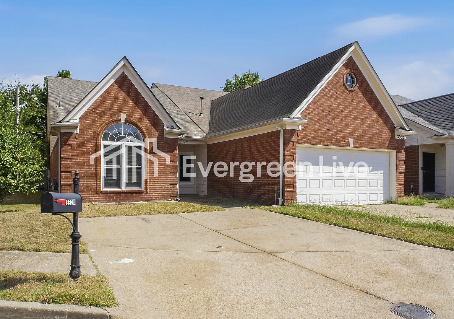3 bed, 2.0 bath, 1270 sqft, $1,295 — Photo 2